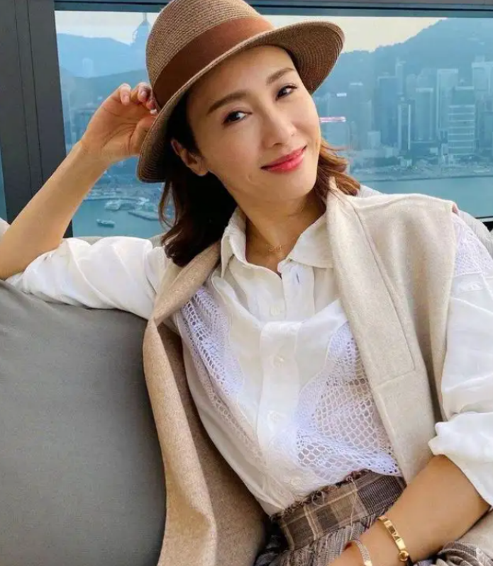 回顾天生富贵相的8位女星五官凑在一起越看越美谁娶谁赚