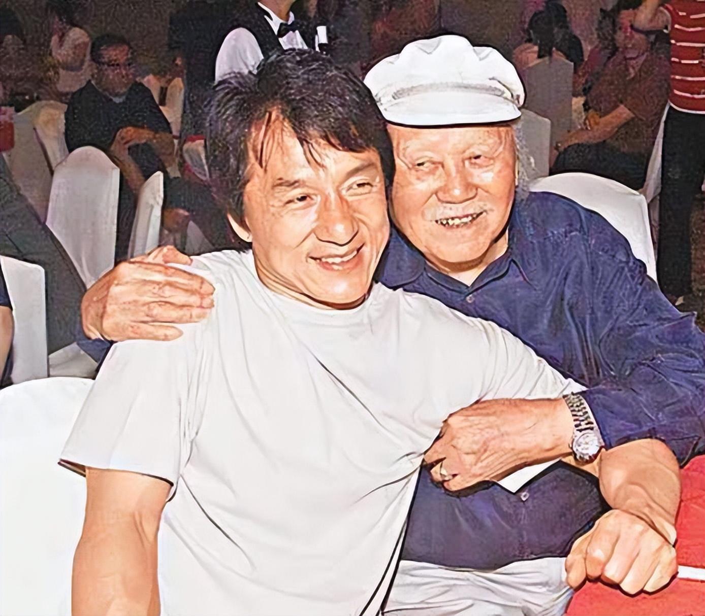 回顾成龙和亲哥安徽相认对方一贫如洗他帮没帮两个亲哥哥