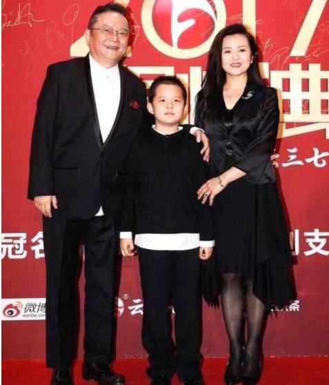 回顾该退休的年龄还要养家8位明星老来得子和孩子相差82岁