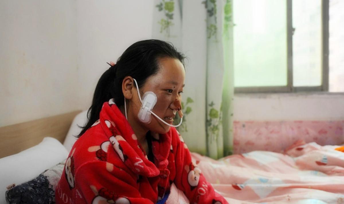 2002年,陈金玉8岁,陈邦定也20岁了.