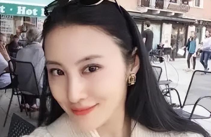 离婚没多久,聂远就与秦子越结婚了.秦子越和王惠的性格完全不同.