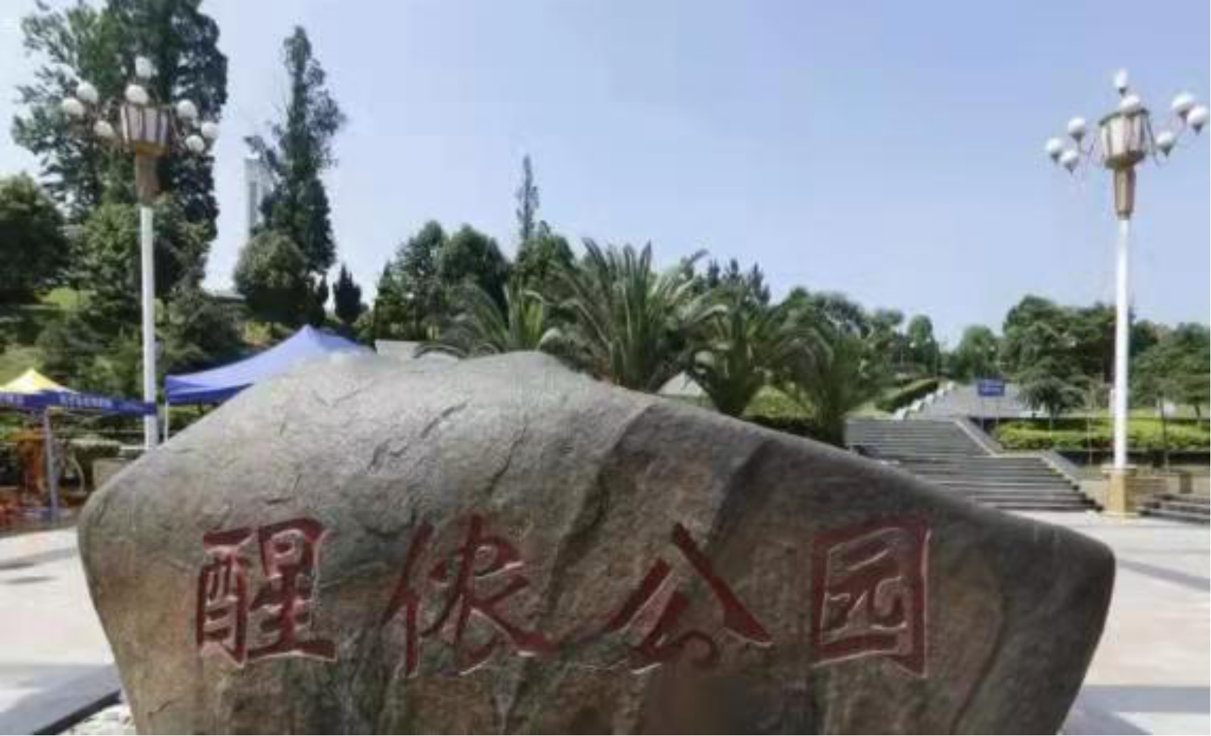 1926年,牺牲后南昌数万人悼念,曾流落上海卖报睡屋檐,他是谁?