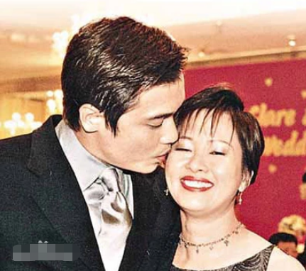 回顾与罗嘉良相爱28年被抛弃离婚带儿子住出租屋方敏仪还好吗