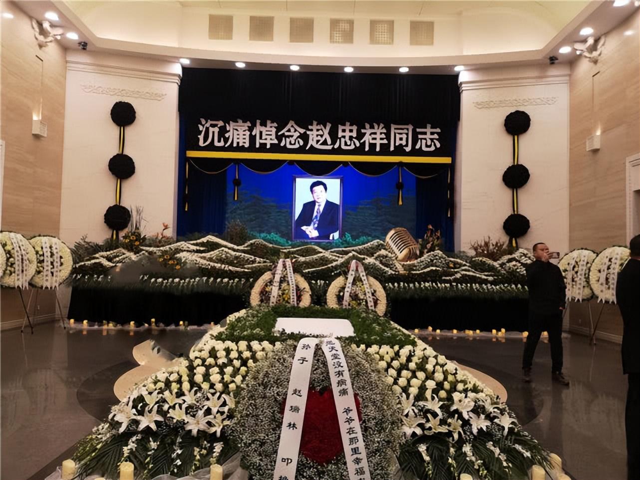 回顾央视主持人赵忠祥去世多年了遗孀张美珠的坚持令人泪目