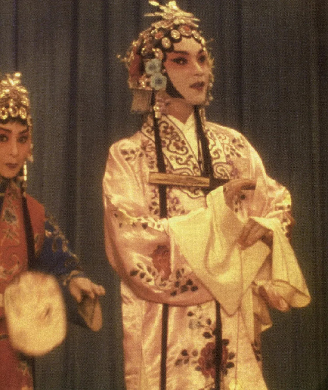 张国荣在电影《霸王别姬》中所饰演的角色程蝶衣昆曲舞台杜丽娘