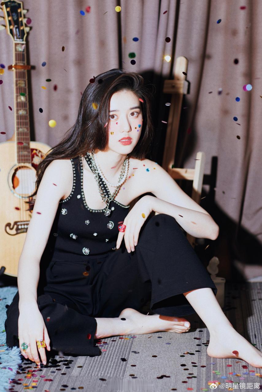 李纯自打被曝黑桃纹身之后 拍照角度都严格把控了 676767