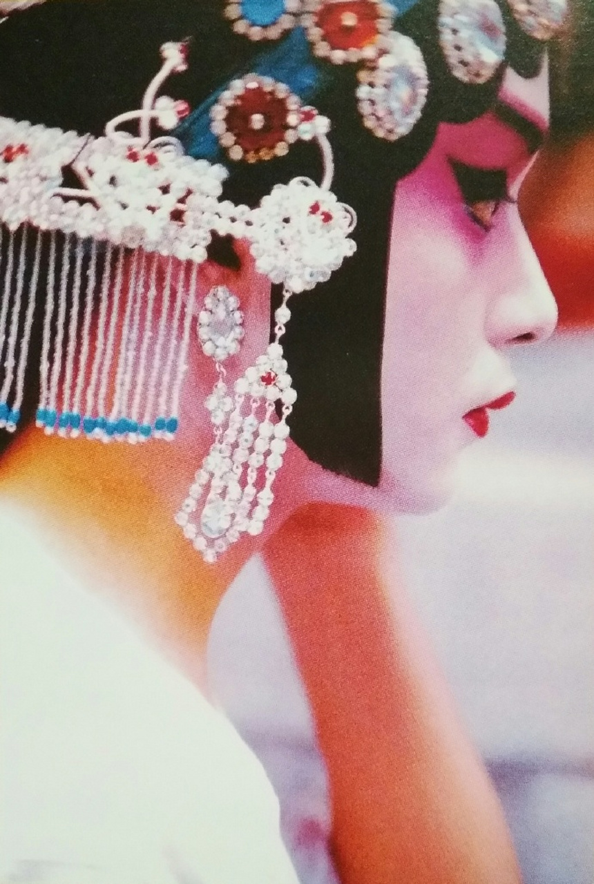 张国荣在电影《霸王别姬》中所饰演的角色程蝶衣昆曲舞台杜丽娘