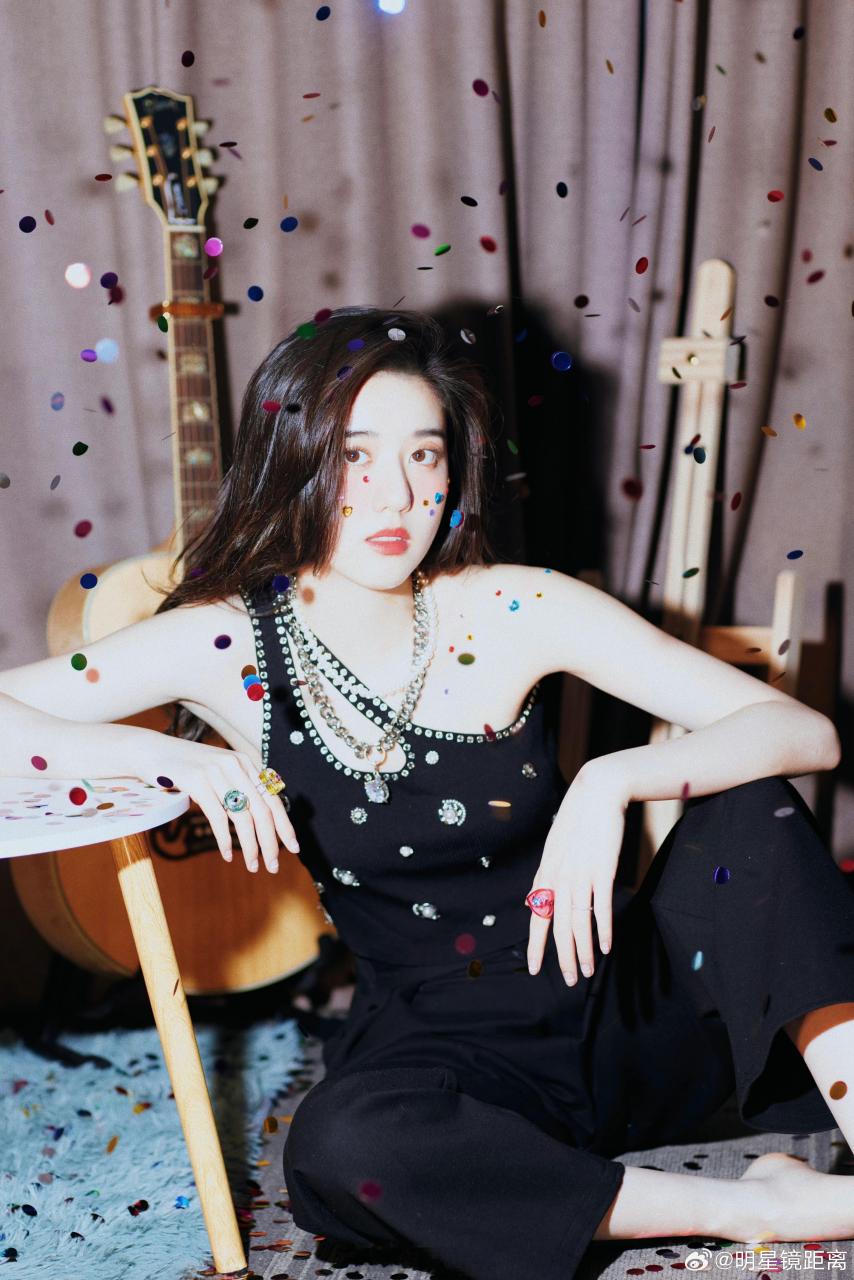 李纯自打被曝黑桃纹身之后 拍照角度都严格把控了 676767