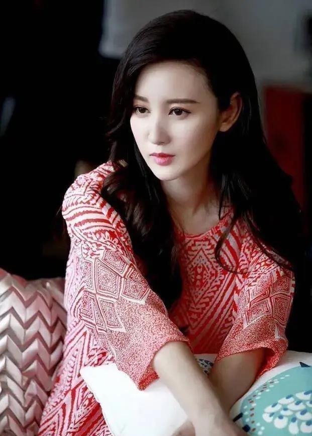 张萌是中国内地女模特,演员,制片人,主持人,钢琴教师,歌手