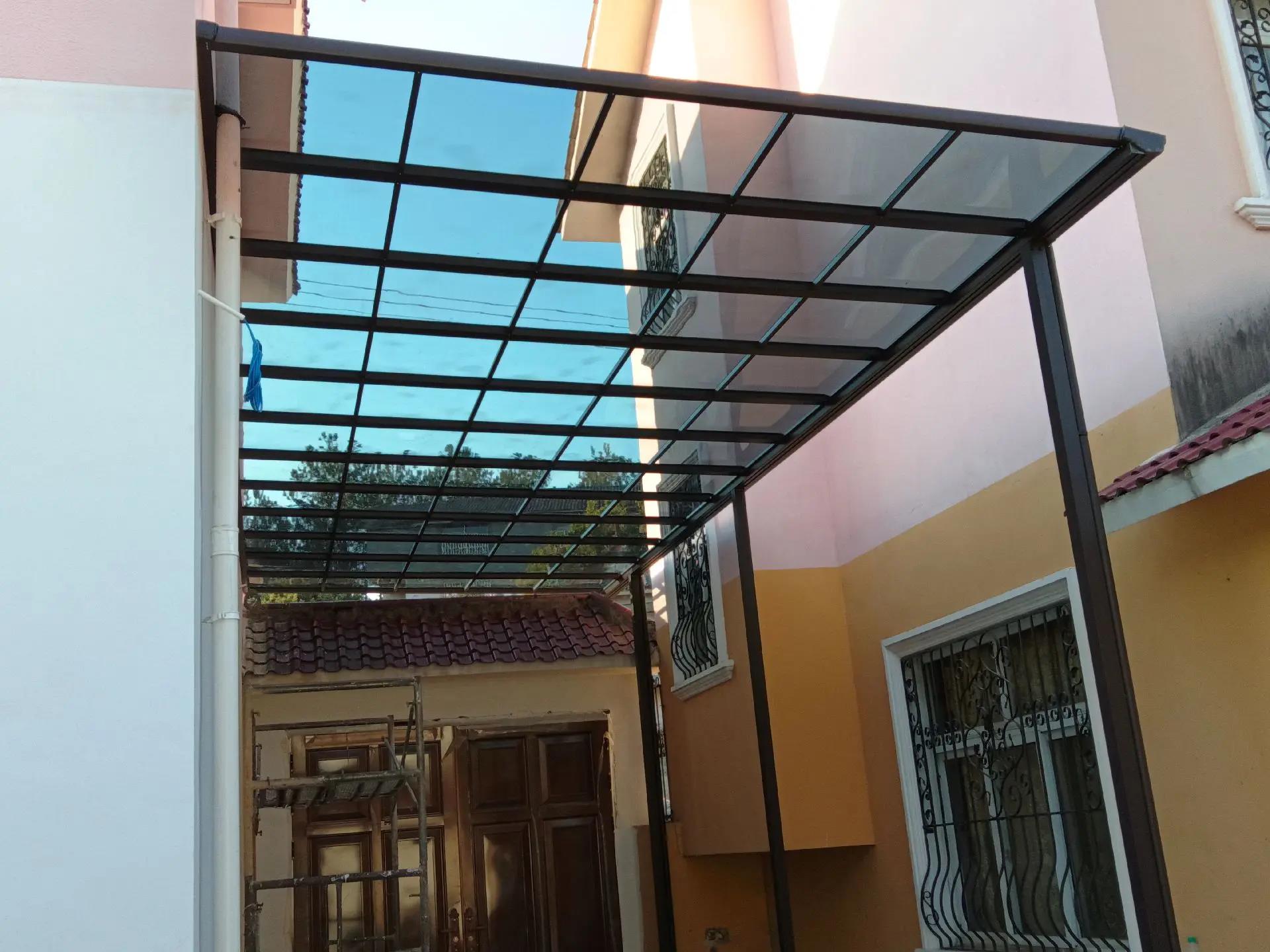 阳光房顶选材料难倒了不少人,玻璃和耐力板究竟哪个更适合呢?