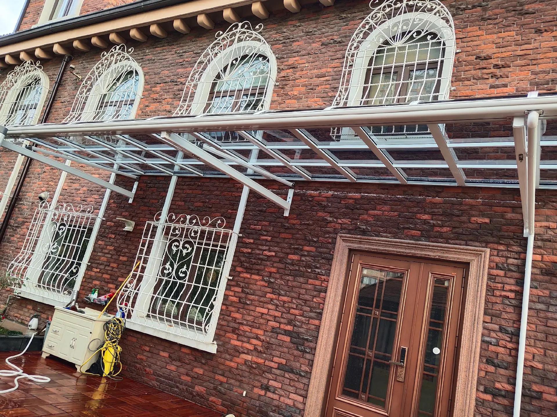 阳光房顶选材料难倒了不少人,玻璃和耐力板究竟哪个更适合呢?