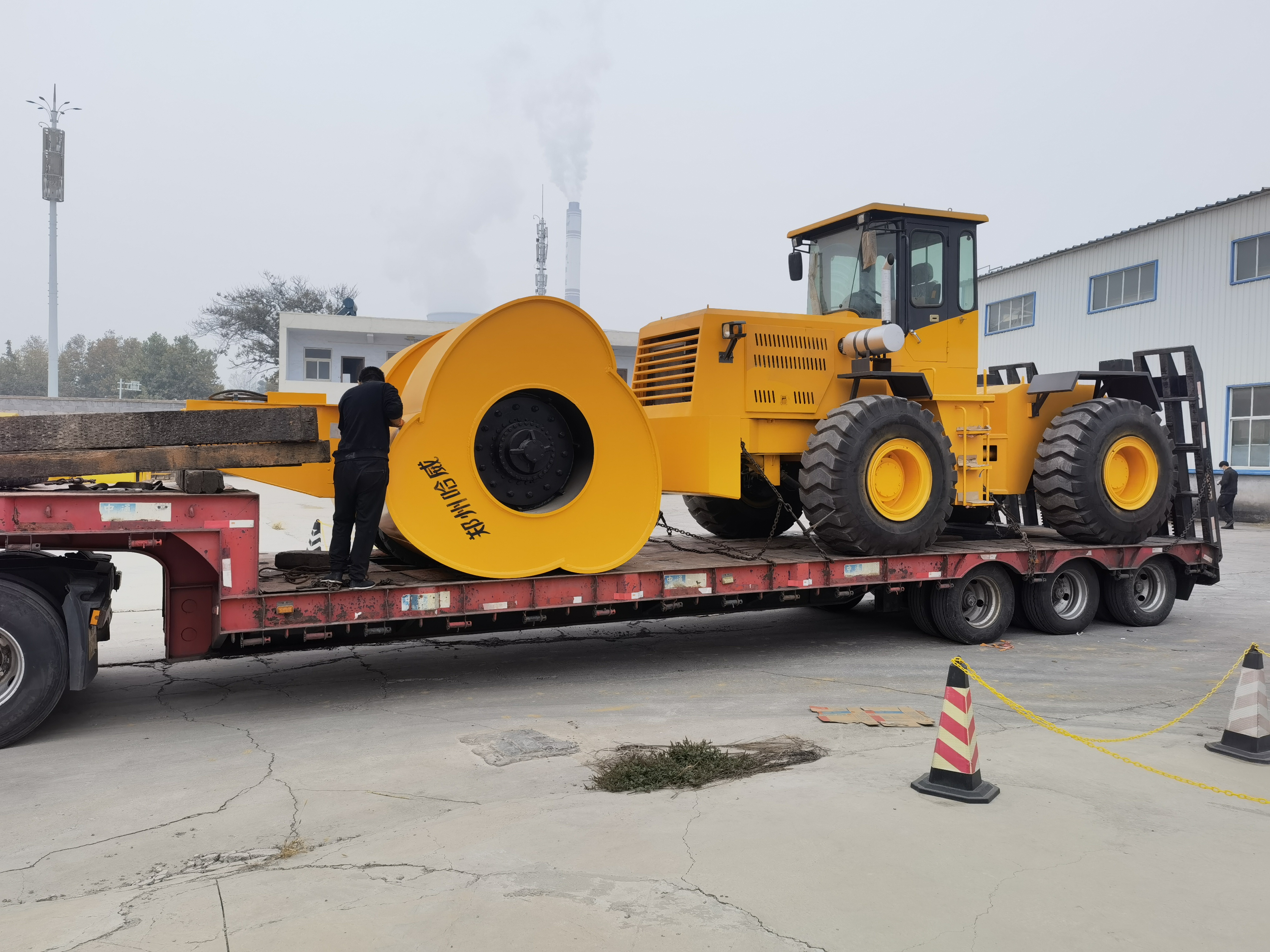 冲击碾压机:广泛用于各种工程建设领域的"神器"