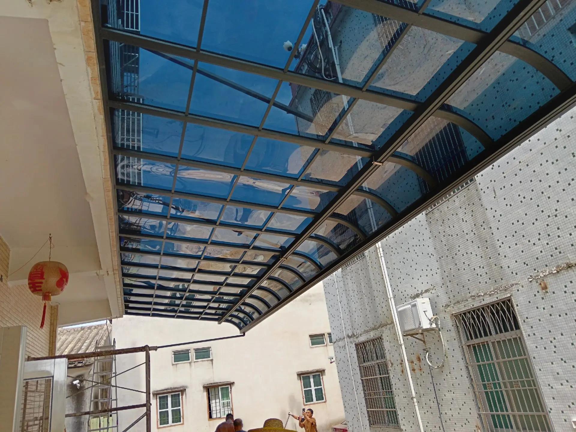 阳光房顶选材料难倒了不少人,玻璃和耐力板究竟哪个更适合呢?