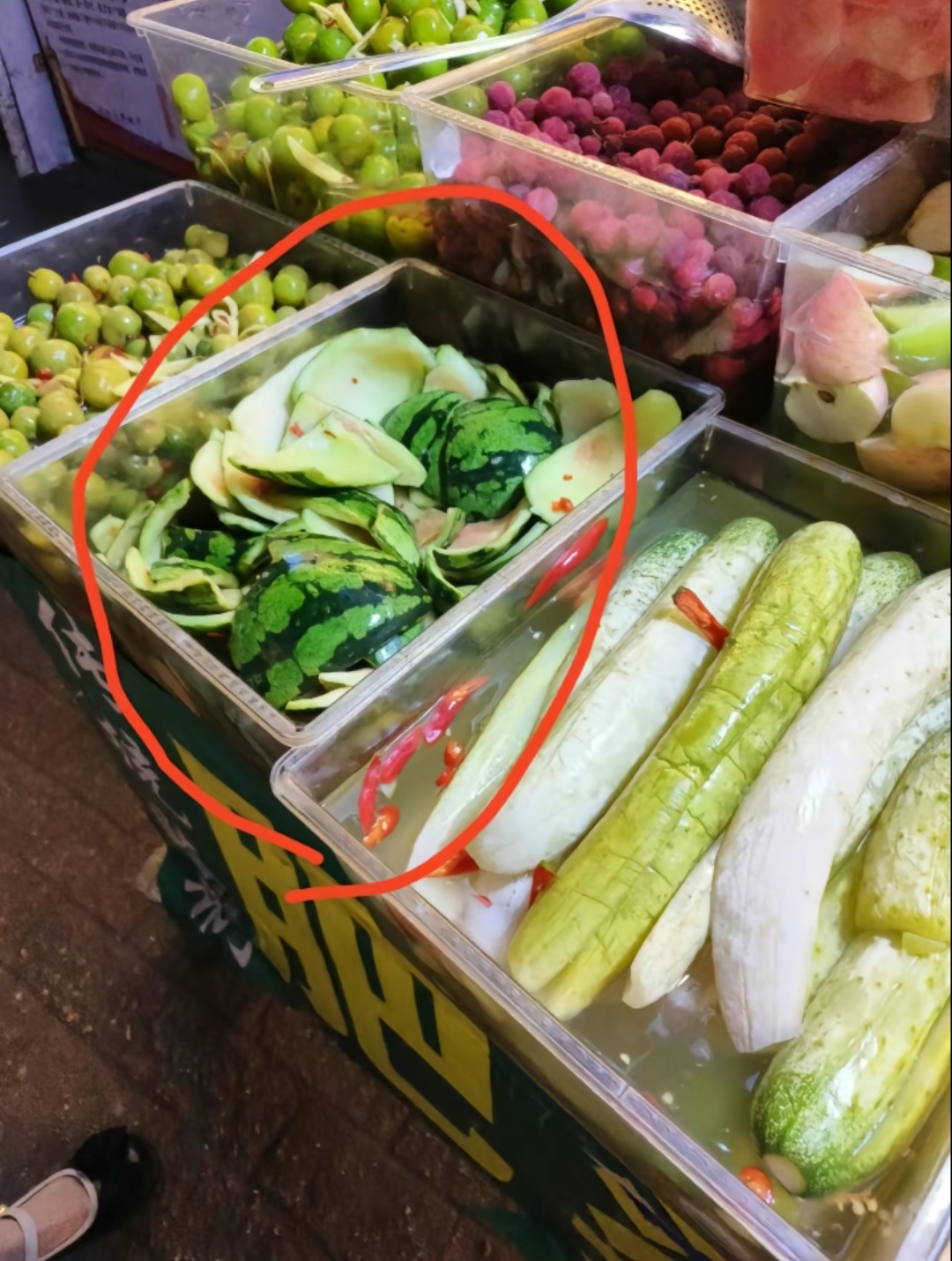 这西瓜皮是啃的还是刀切的?
