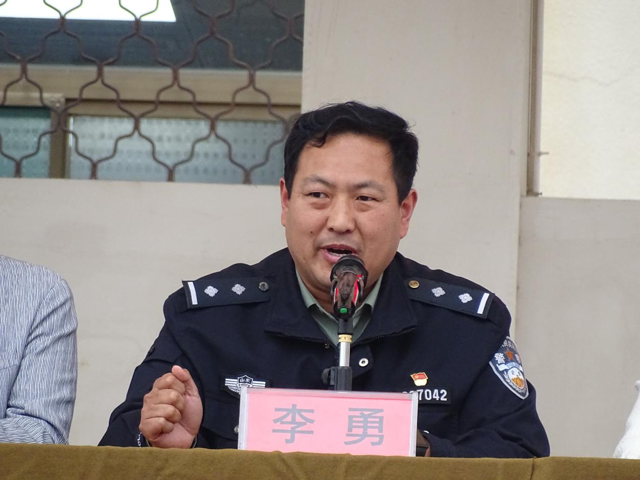 守法的好学生,4月2日,枣庄市市中区红旗小学特邀请红旗小学法制副校长