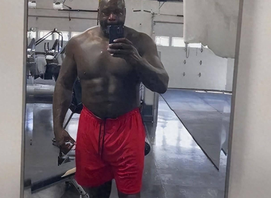 52岁奥尼尔400斤仍有8块腹肌,回应不结婚原因让人无奈