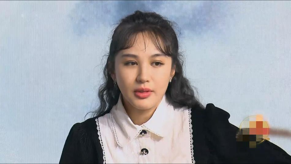 看了李菲儿的旧照,才懂黄晓明为啥会沦陷,"清新天使"名副其实