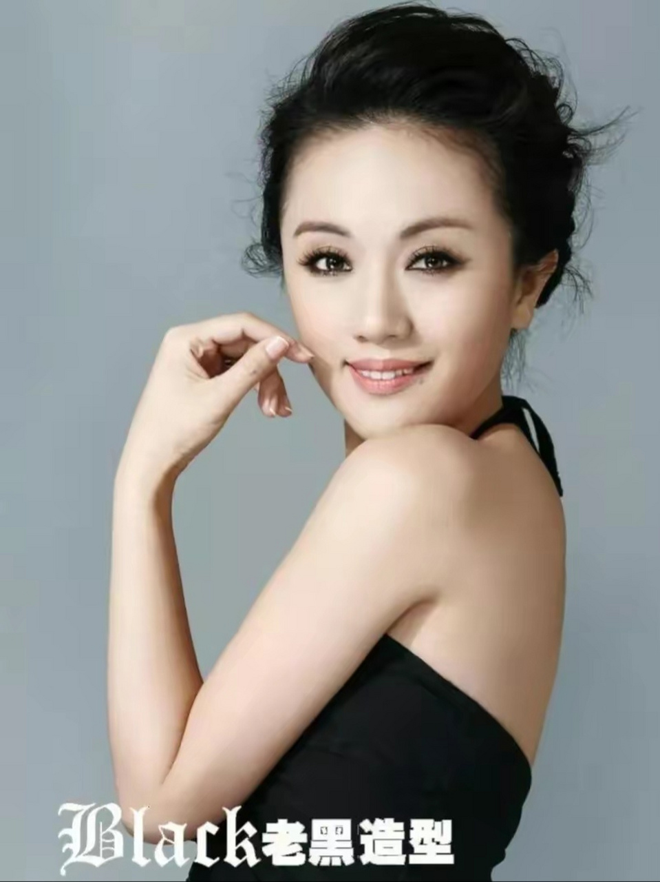 一次晨练,朱媛媛对李乃文说:"我内急,想要上厕所.