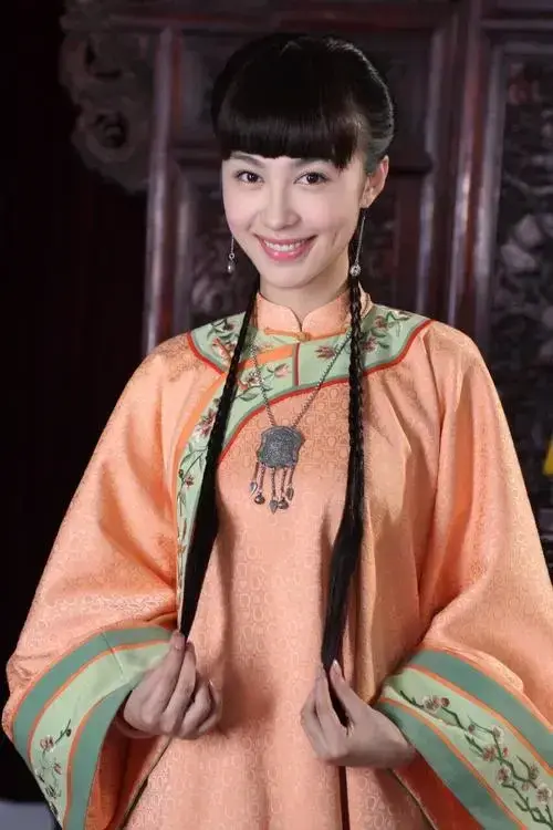 看了李菲儿的旧照,才懂黄晓明为啥会沦陷,"清新天使"名副其实