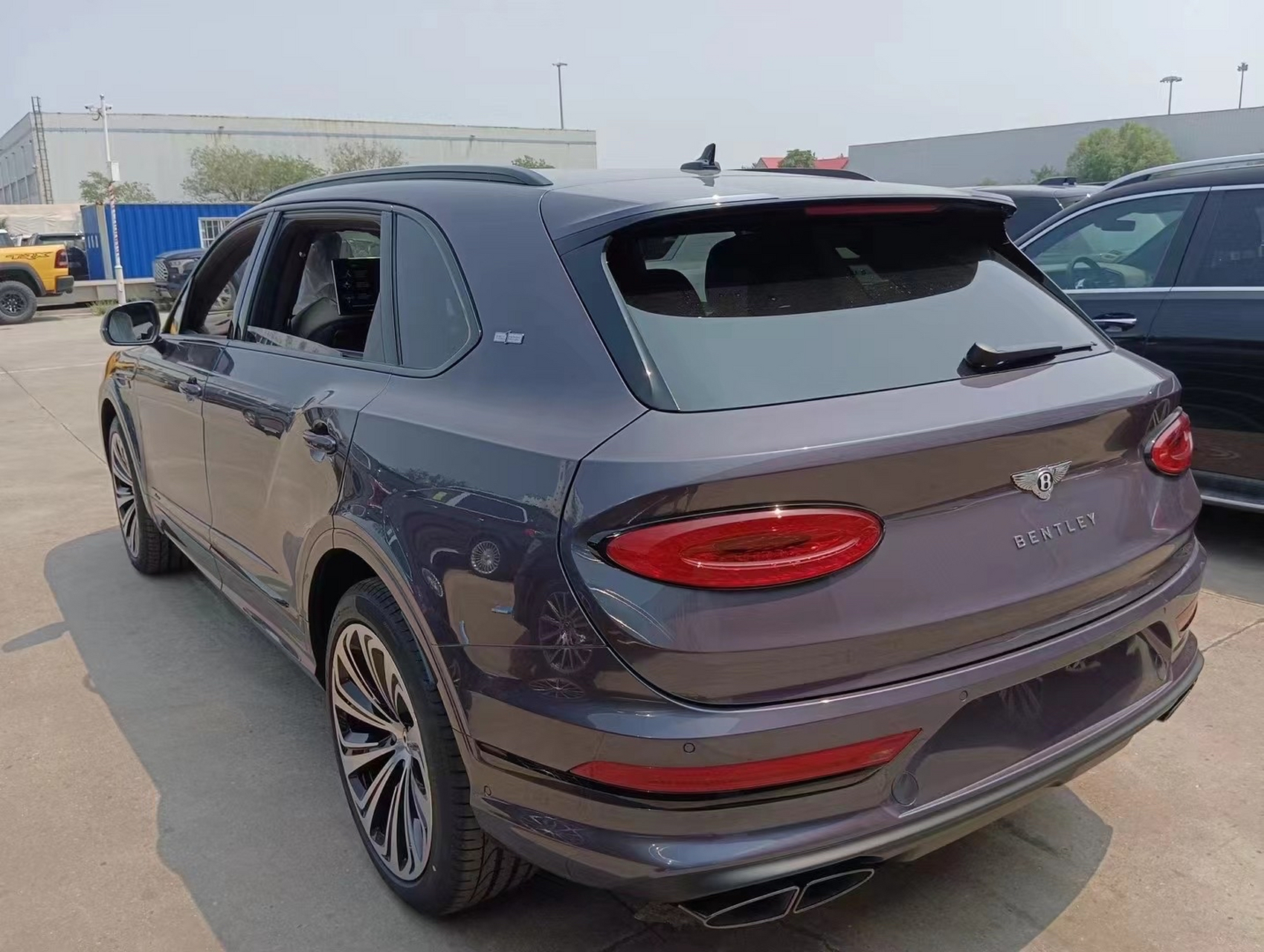 平行进口宾利添越限量版紫气东来