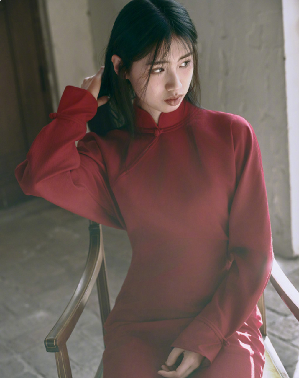 冯小刚养女朵朵,也太像冯小刚了吧?