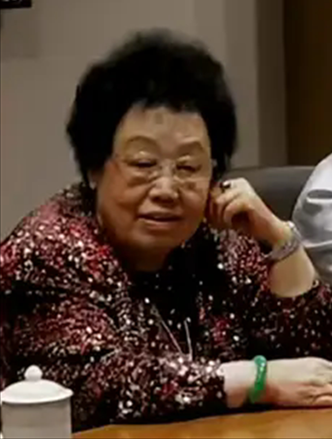 陈丽华与儿女们开会!三番两次突然打断发言,实在太霸气