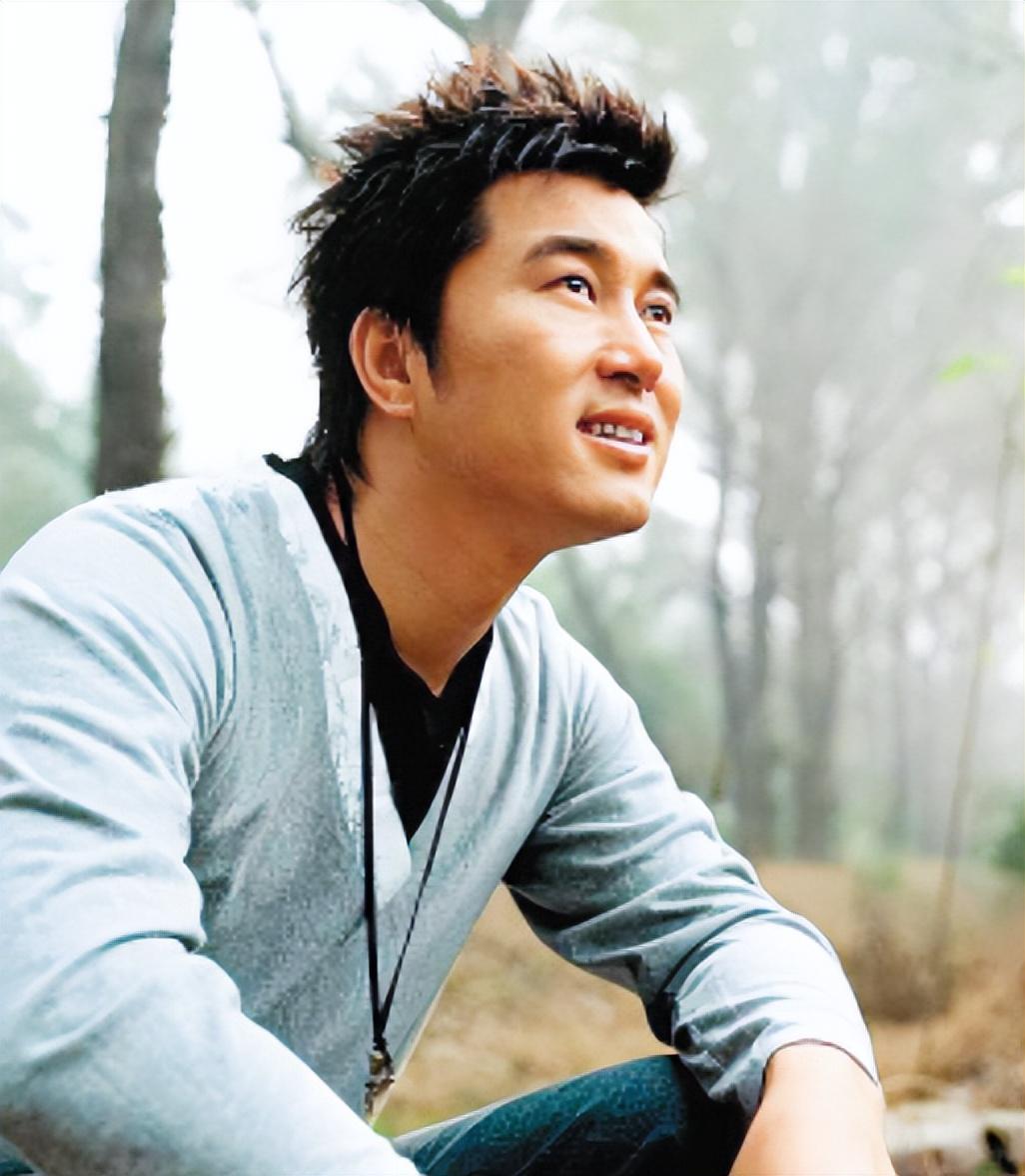 回顾青歌赛冠军满文军沦落到今天这一步他没资格喊冤