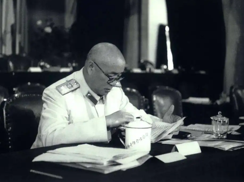 1970年的一个深夜许世友找来肖永银刘帅来南京了你去接最好