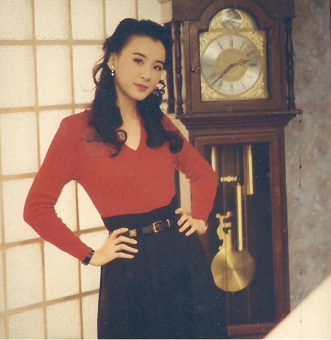 年轻时的萧蔷娇俏可人,随着年龄增长,又美得风情万种.