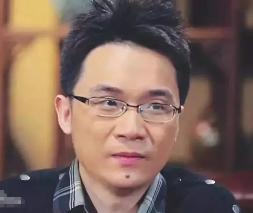 回顾蔡明之子丁丁36岁还未婚是蔡明的骄傲也是她的心病