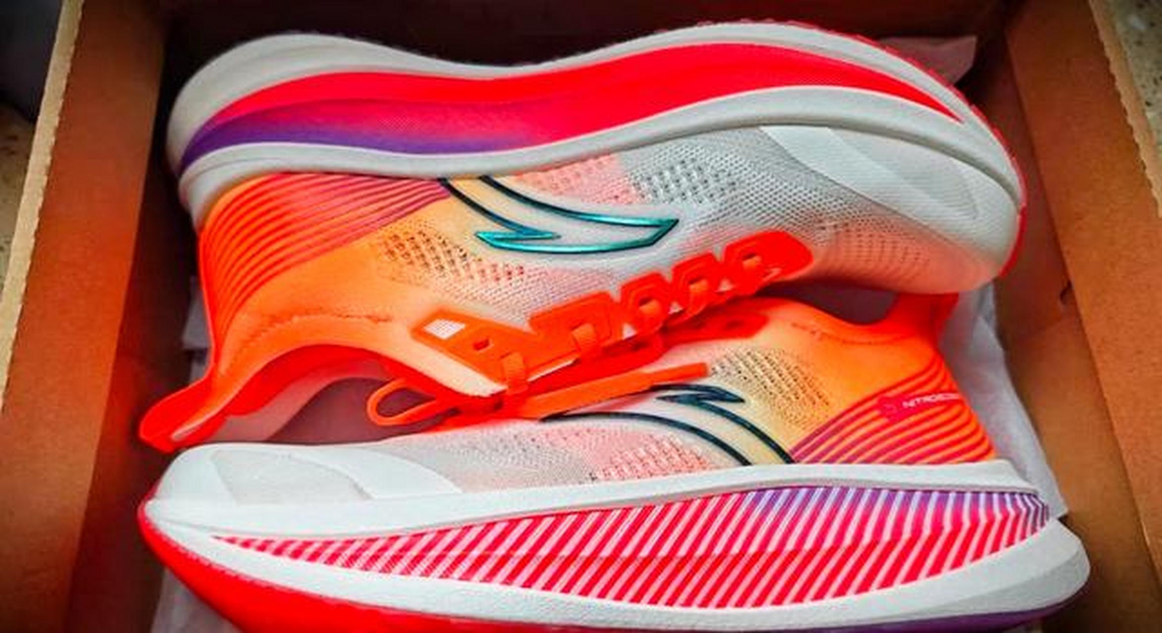 跑鞋推荐# 安踏 马力-轻便透气,大众碳板  【适合人群】脱离了新势谮