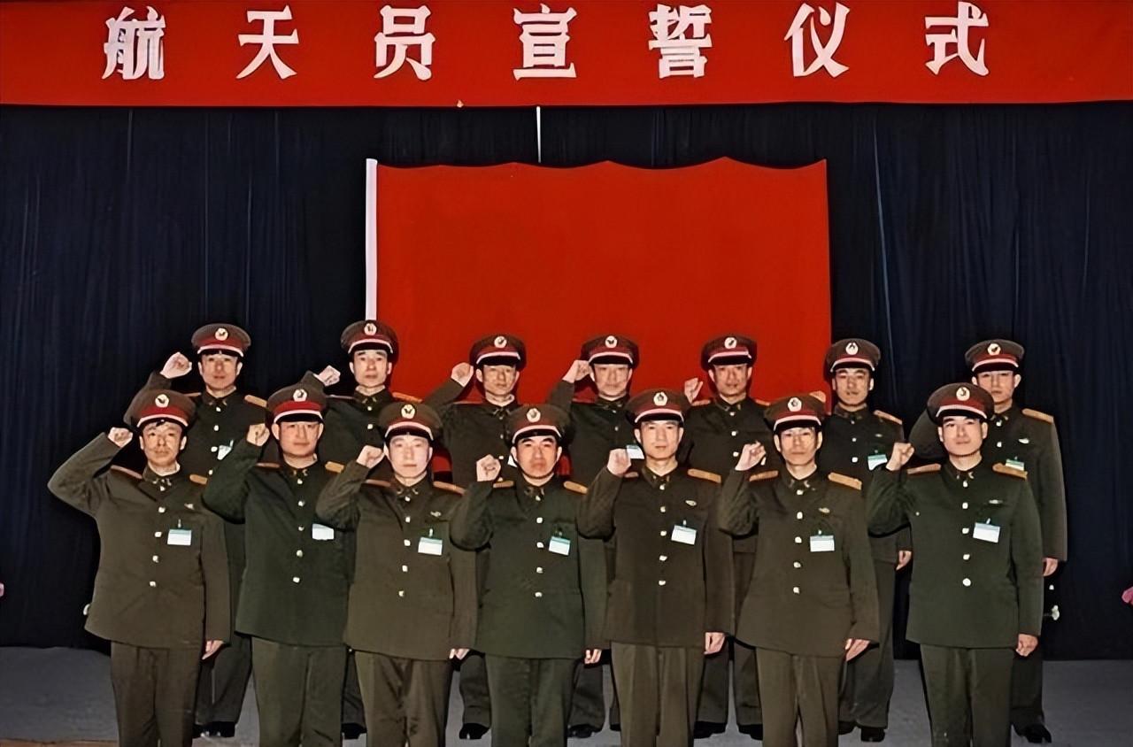 回顾中途辍学一度上不起大学的翟志刚应该好好感谢他的大姐