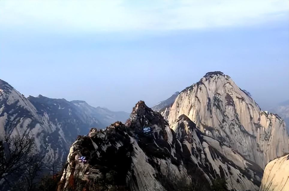 华山位于中国陕西省,是中国五岳之一,说到华山,大家最先想到的可能就