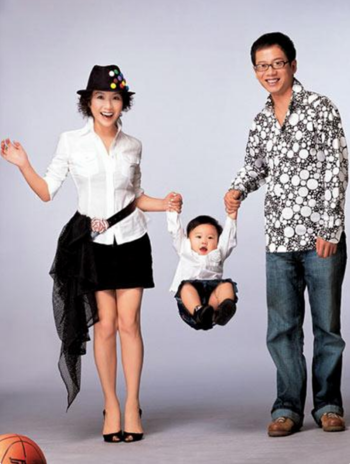 回顾主持人李静从央视裸辞自己当老板嫁给史可的前夫不后悔