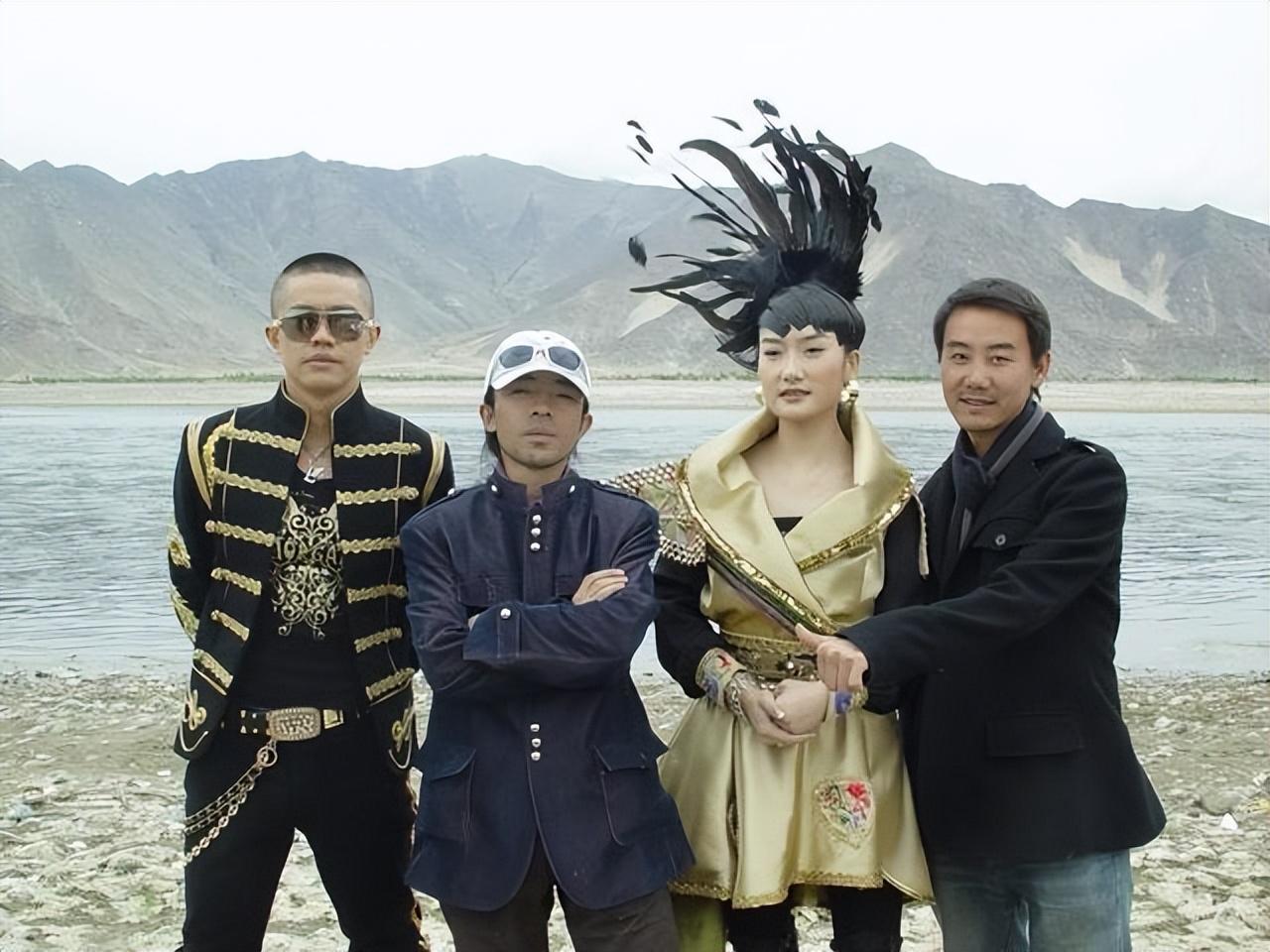 01,组合初成,曾毅玲花不离不弃令人感动