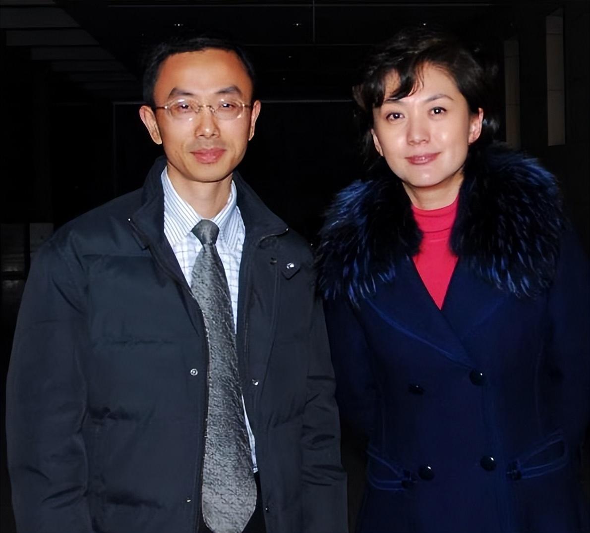 回顾央视著名主持人海霞嫁大11岁清华教授结婚20年幸福如初