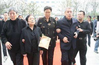 回顾名导谢晋的3子1女有的让他骄傲有的让他操心了大半辈子