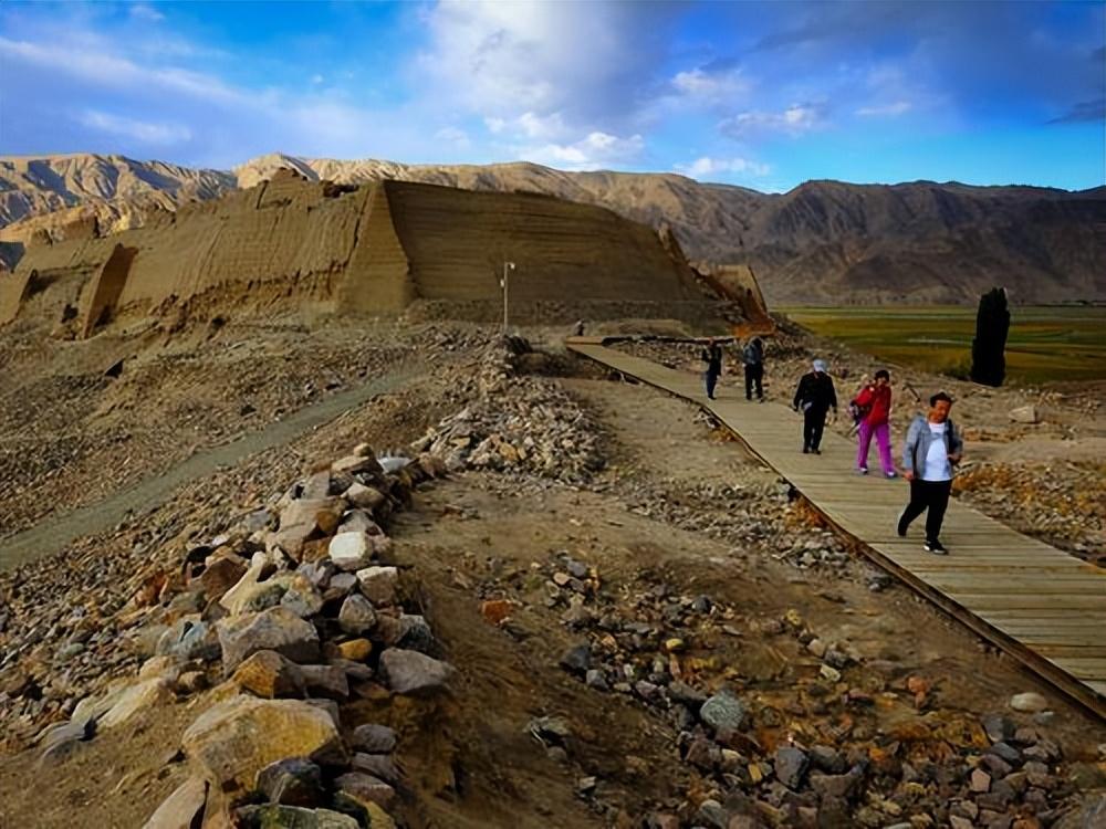 回顾塔吉克族美女众多且能歌善舞却不允许与外族通婚为何