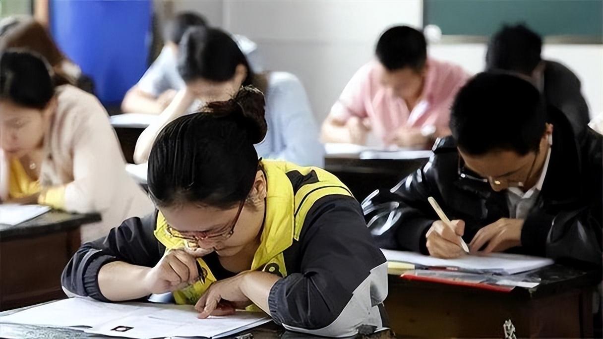 回顾湖北高考生放弃保送清华称要享受高考过程最终考了多少分