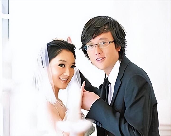 回顾凤凰传奇五五分账25年不是玲花傻而是她太聪明