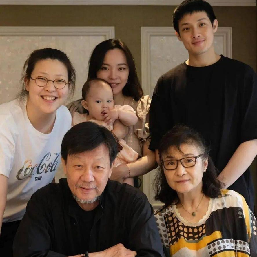 结语现如今寇世勋已与两个妻子,度过了二十余年,而寇世勋的孩子也长大