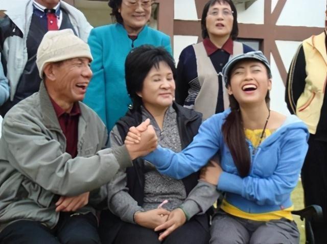 回顾老戏骨魏宗万娶房东的女儿把继女宠成宝房产全留给妻女