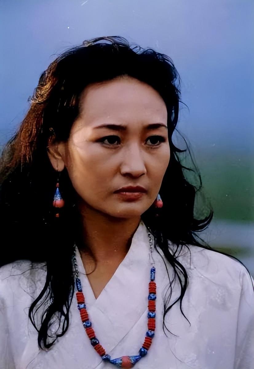 回顾哈斯高娃受不了腾格尔嗜酒离婚后60岁不生孩子也幸福