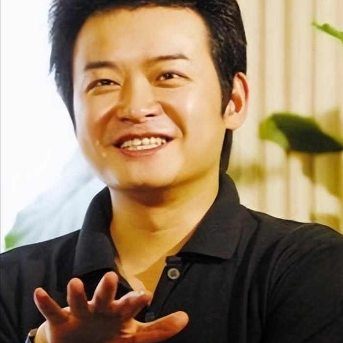 回顾李佳明借钱上学进央视巅峰期出国深造归来后被小尼代替