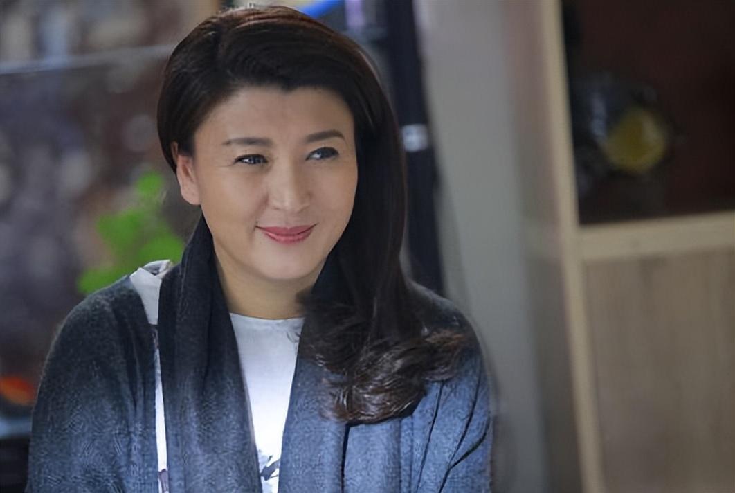 回顾一场直播暴露师级干部闫学晶真实财力农民根本不敢想