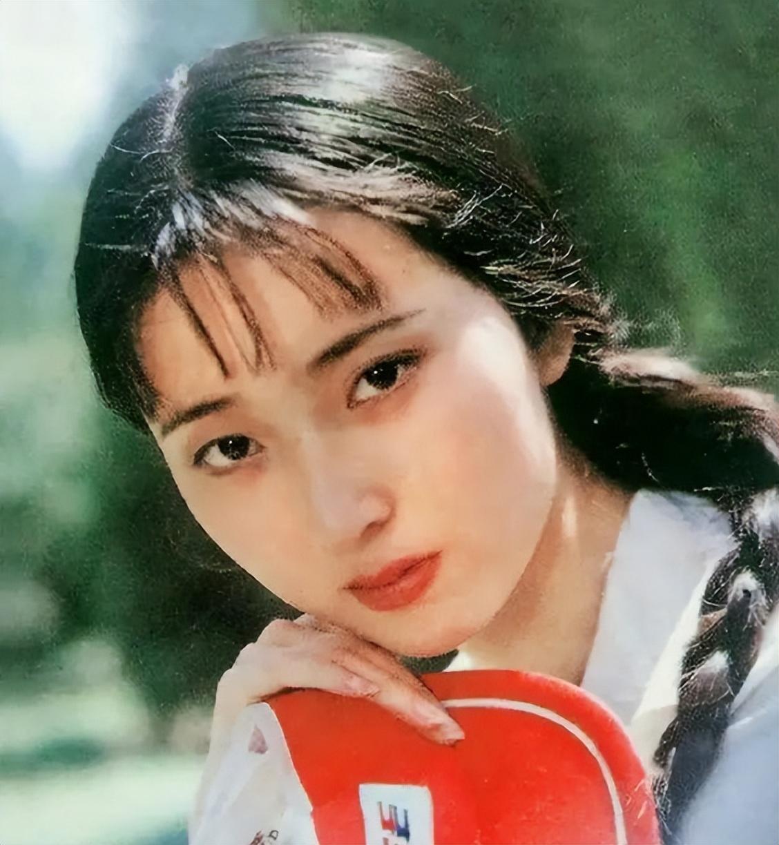 回顾陈晓旭演比不过董智芝貌比不过张静林成就经典红楼梦