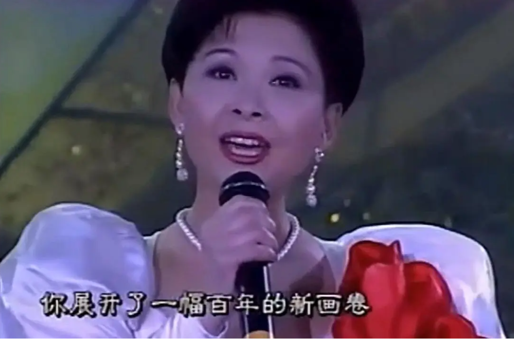 回顾董文华和初恋男友携手42年低谷时期丈夫不离不弃