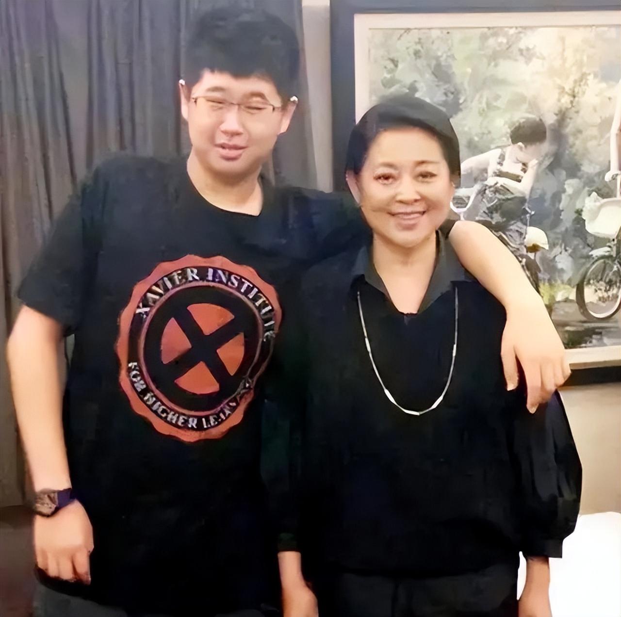 回顾倪萍有过两段婚姻第二任丈夫更是被当成负心汉骂了18年