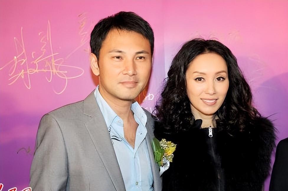 记得郭可盈经常在节目中说的一句话是,李克勤对自己有非凡的意义.