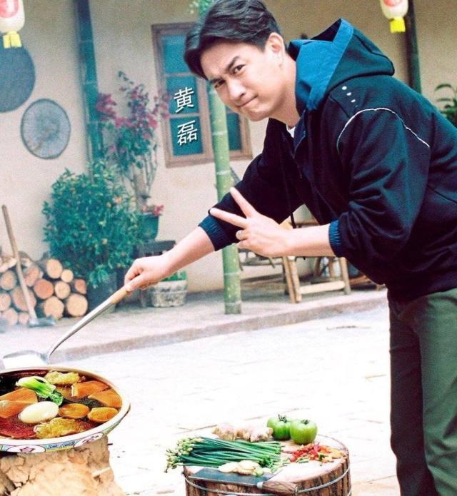 回顾孙莉18岁跟了老师黄磊婚后在家生儿育女容忍老公有绯闻